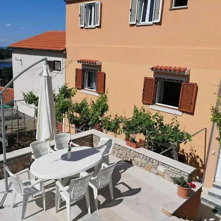 Luka Apartman *